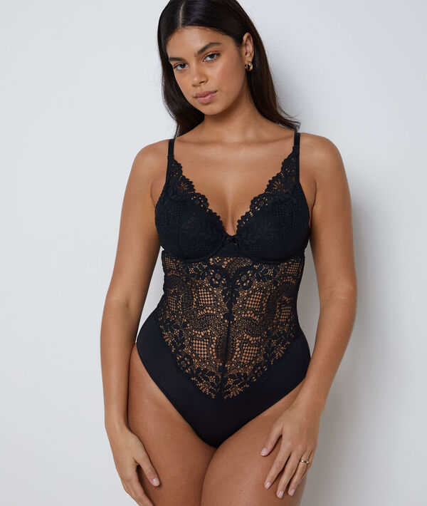 Koronkowe body, odkryte plecy Koronkowe body, odkryte plecy