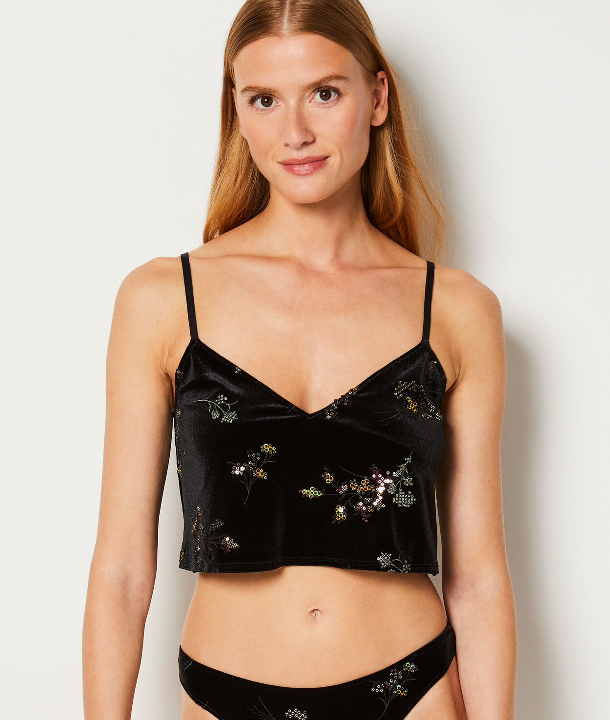 Crop top z haftowanego weluru