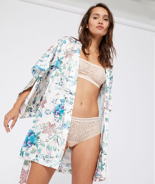 Satynowe kimono z kwiatowym nadrukiem ecru.